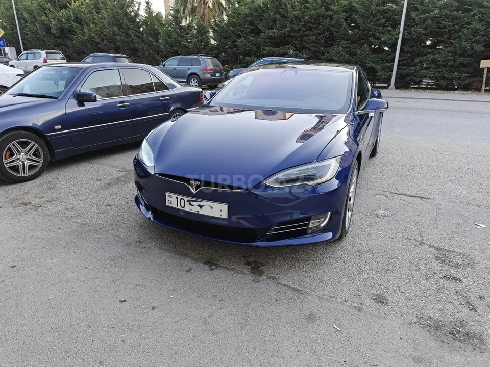 Tesla Model S — фото 1/4
