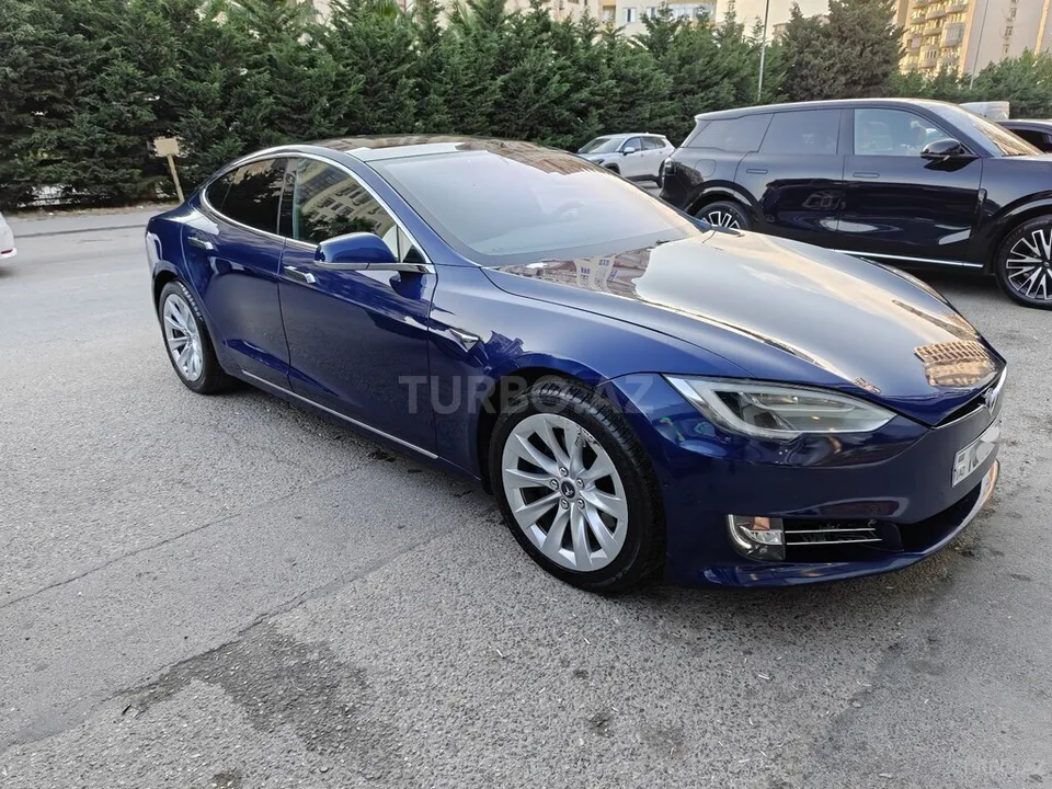 Tesla Model S — фото 3/4