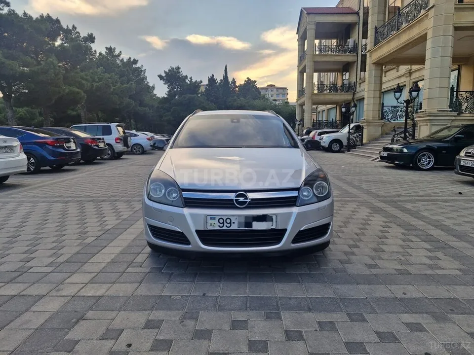 Opel Astra — фото 1/4