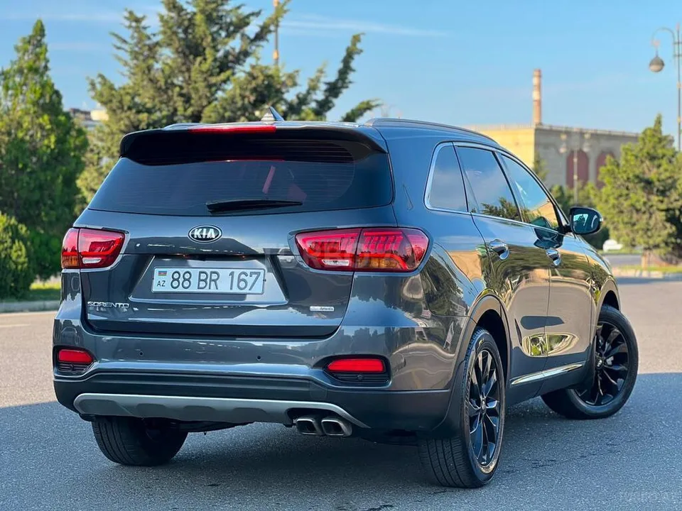 Kia Sorento — фото 4/4