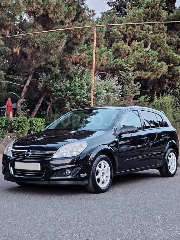 Opel Astra — фото 1/4