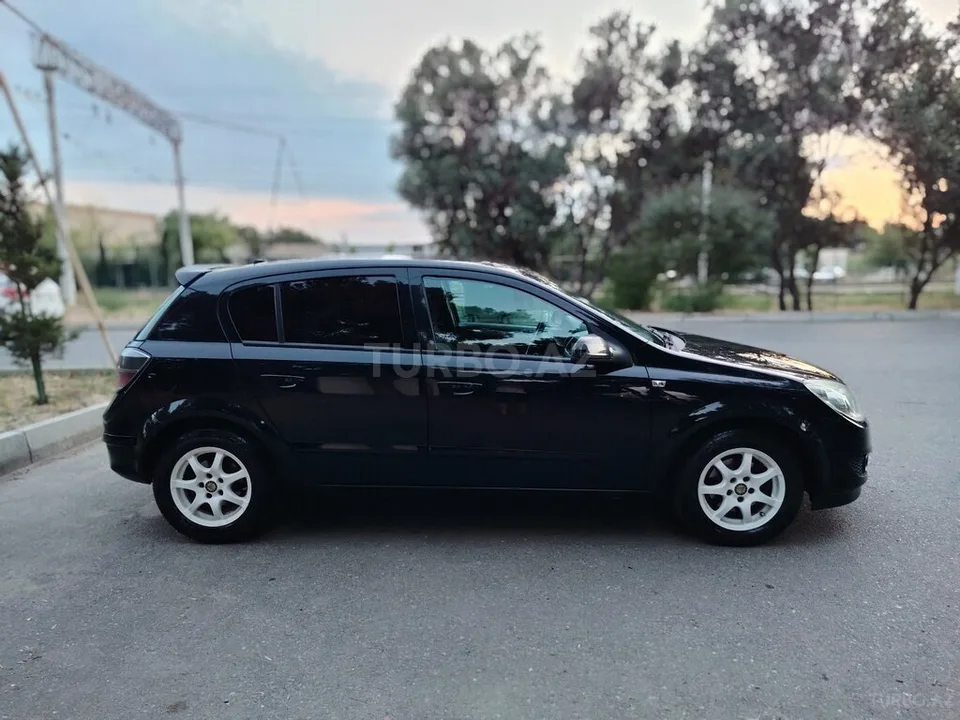 Opel Astra — фото 3/4