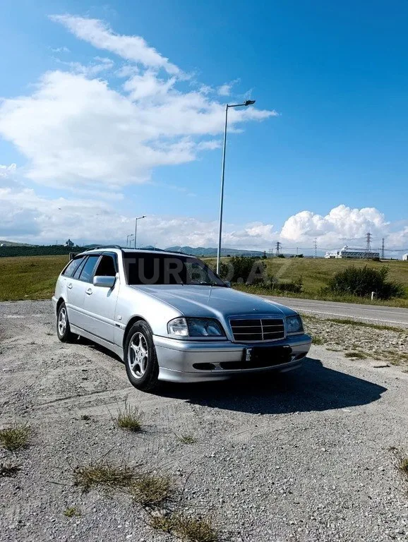 Mercedes C 200 — фото 1/4