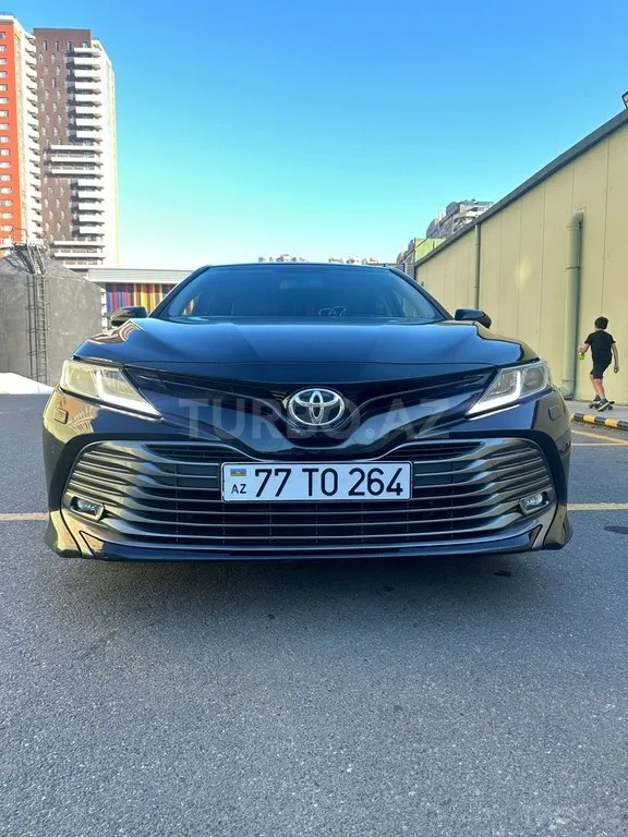 Toyota Camry — foto 1/4