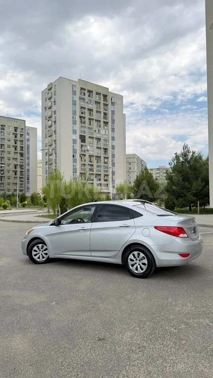 Hyundai Accent — foto 2/4