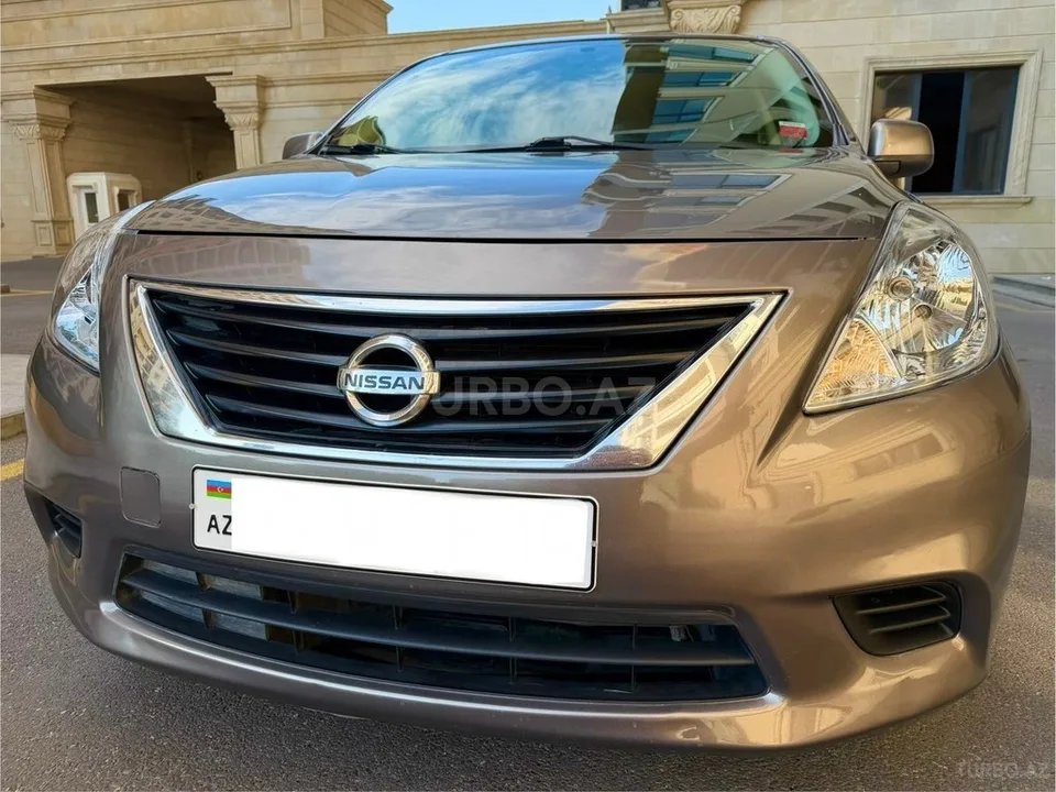 Nissan Versa — фото 1/4