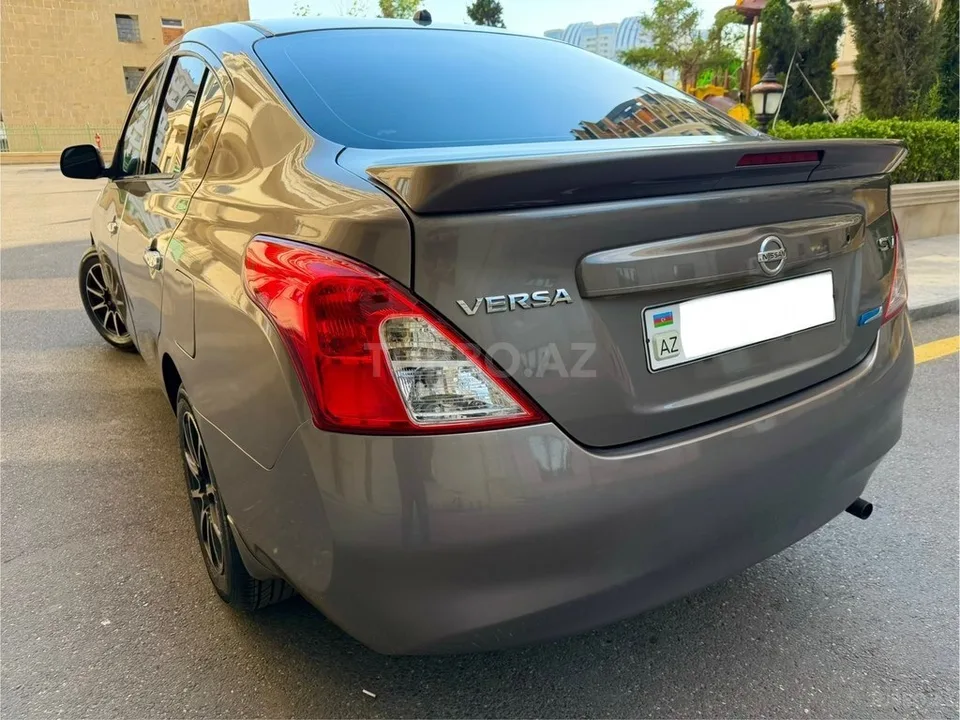 Nissan Versa — фото 4/4