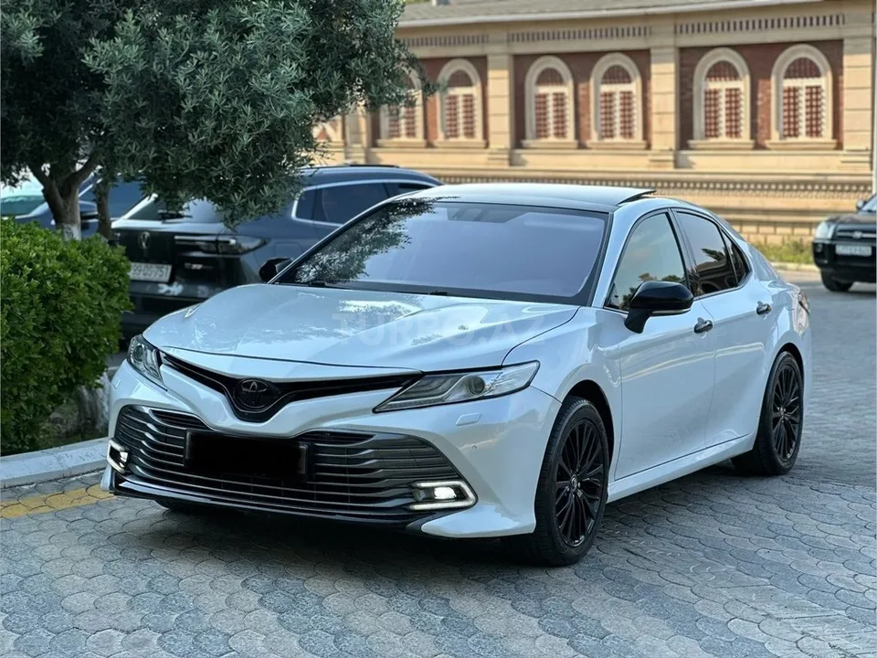 Toyota Camry — фото 3/4