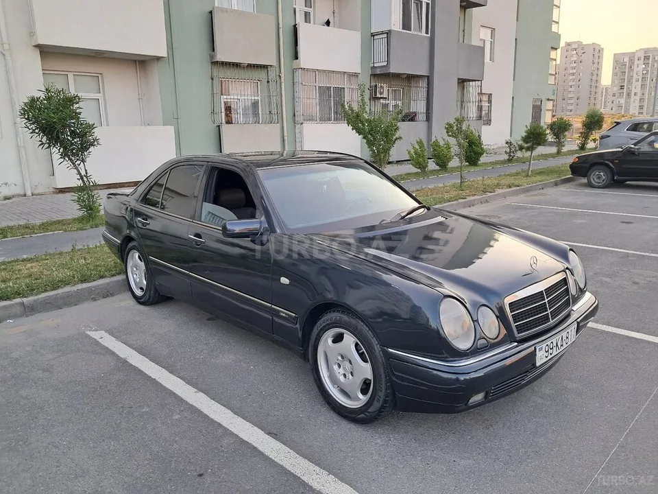 Mercedes E 230 — фото 2/4