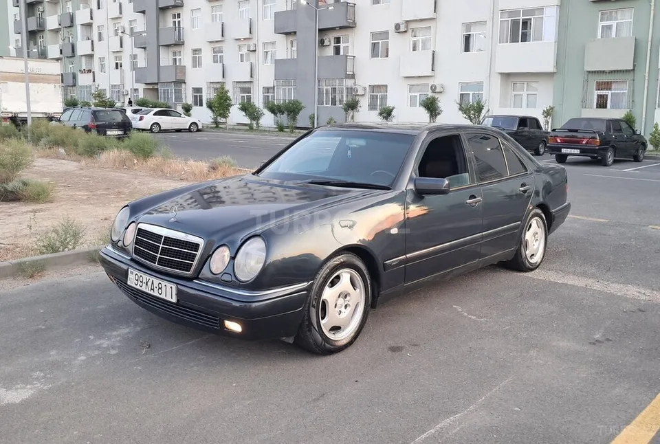 Mercedes E 230 — фото 3/4