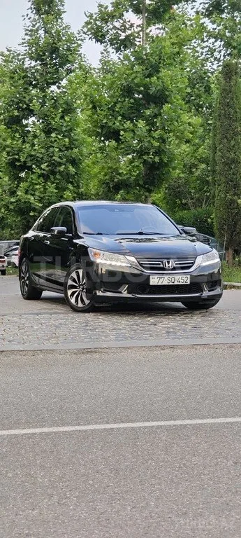 Honda Accord — фото 1/4