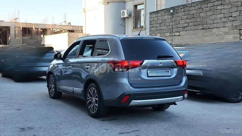 Mitsubishi Outlander — фото 4/4