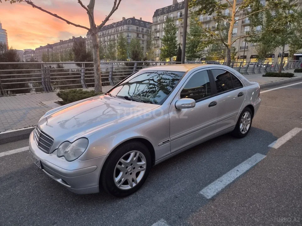 Mercedes C 200 — фото 1/4