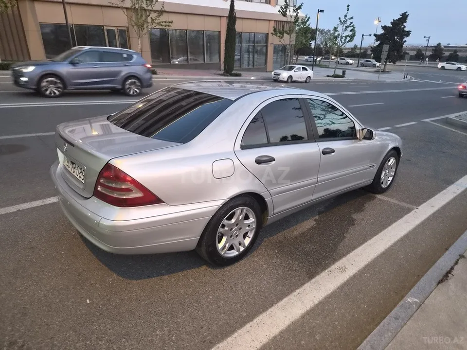 Mercedes C 200 — фото 2/4