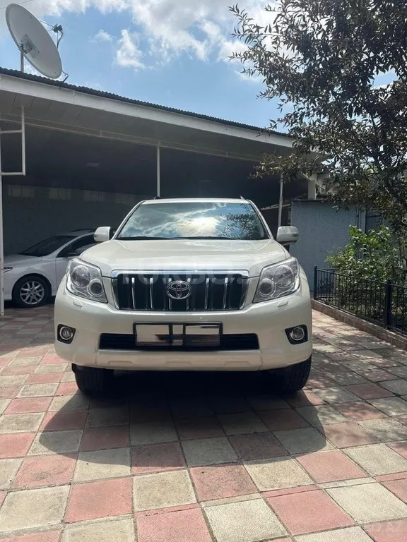 Toyota Land Cruiser Prado — foto 1/4