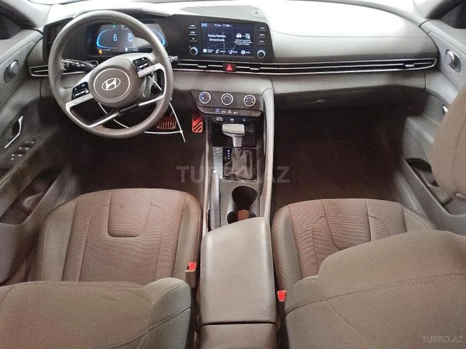 Hyundai Elantra — foto 3/4