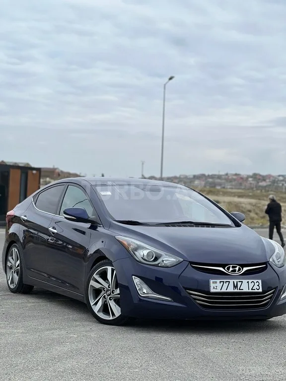 Hyundai Elantra — фото 1/4