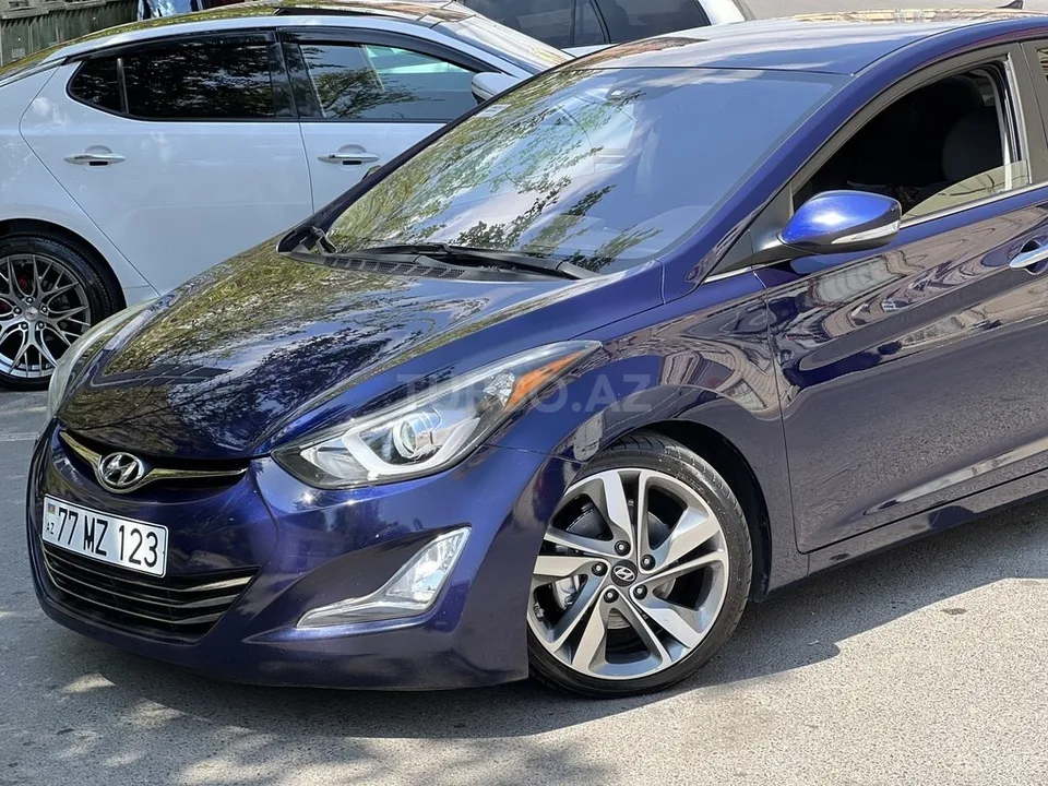 Hyundai Elantra — фото 3/4