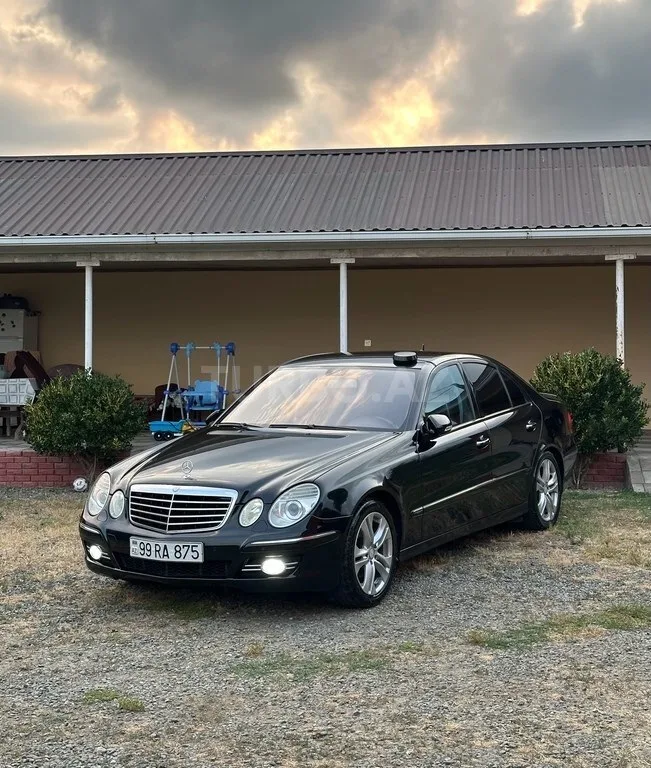 Mercedes E 220 — фото 1/4