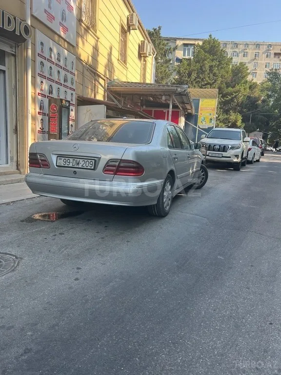 Mercedes E 270 — foto 3/4