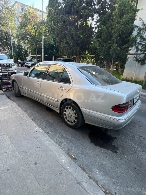 Mercedes E 270 — foto 4/4