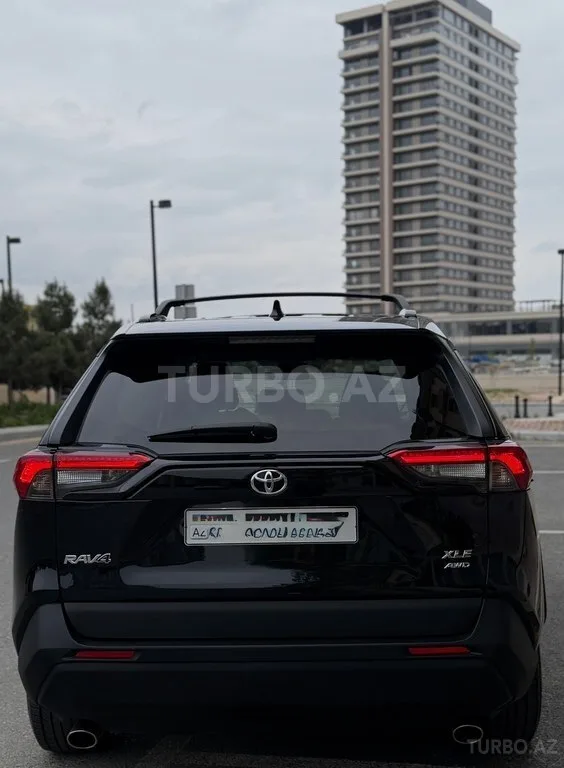 Toyota RAV4 — фото 2/4