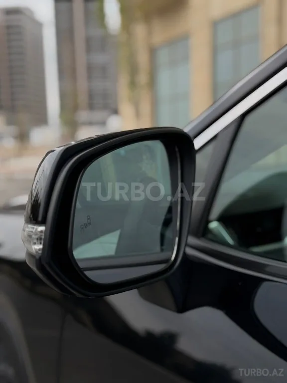 Toyota RAV4 — фото 4/4