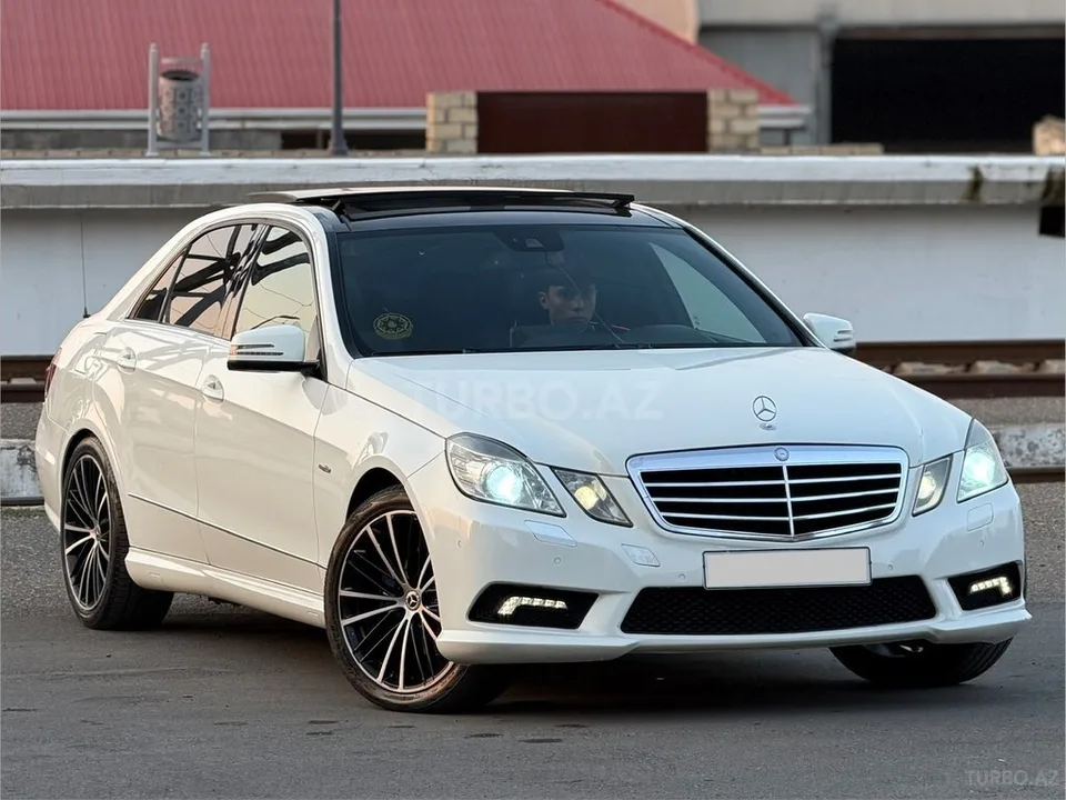 Mercedes E 220 — foto 1/4