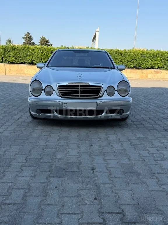 Mercedes E 55 AMG — фото 1/4