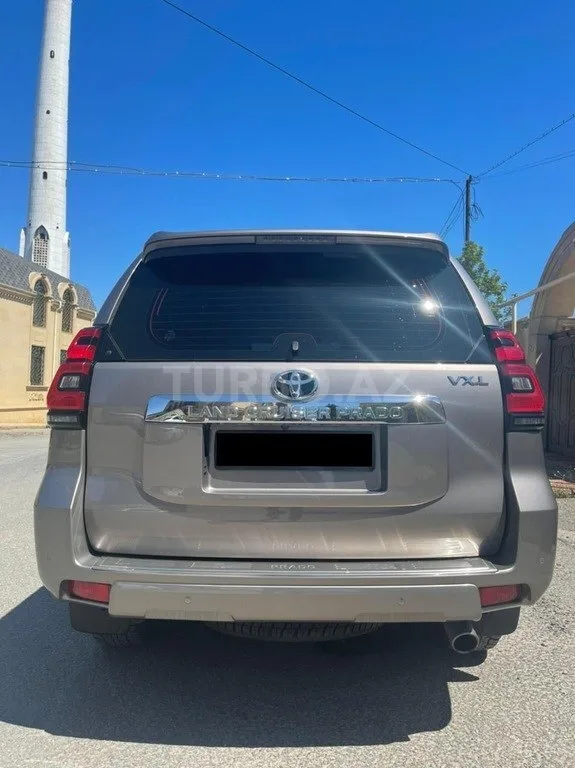 Toyota Land Cruiser Prado — фото 4/4