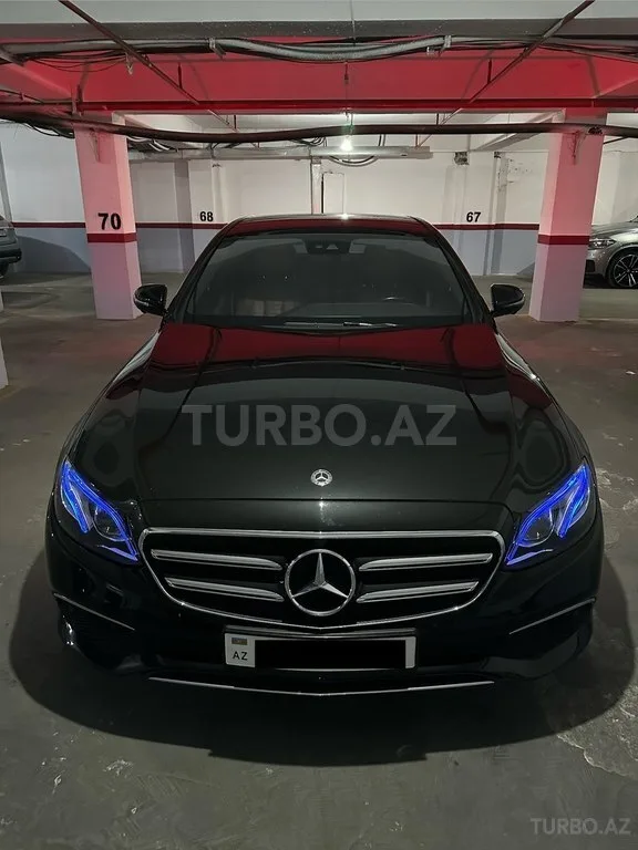 Mercedes E 220 d — фото 1/4