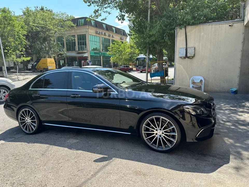 Mercedes E 220 d — фото 3/4
