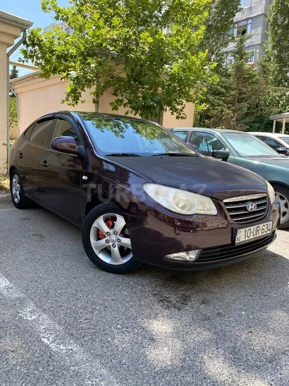 Hyundai Elantra — foto 2/4