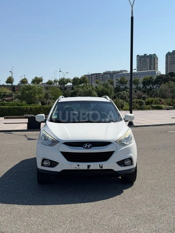 Hyundai ix35 — фото 1/4