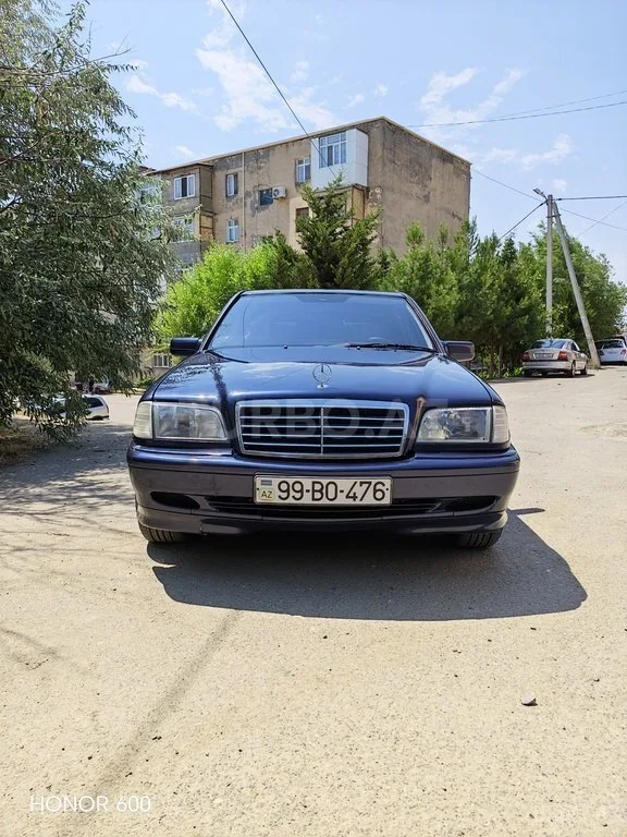 Mercedes C 180 — фото 1/4