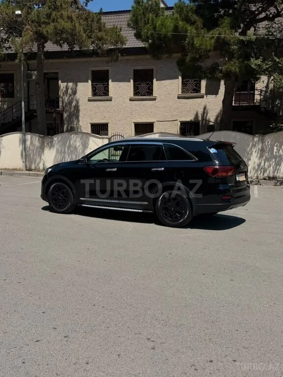 Kia Sorento — фото 4/4