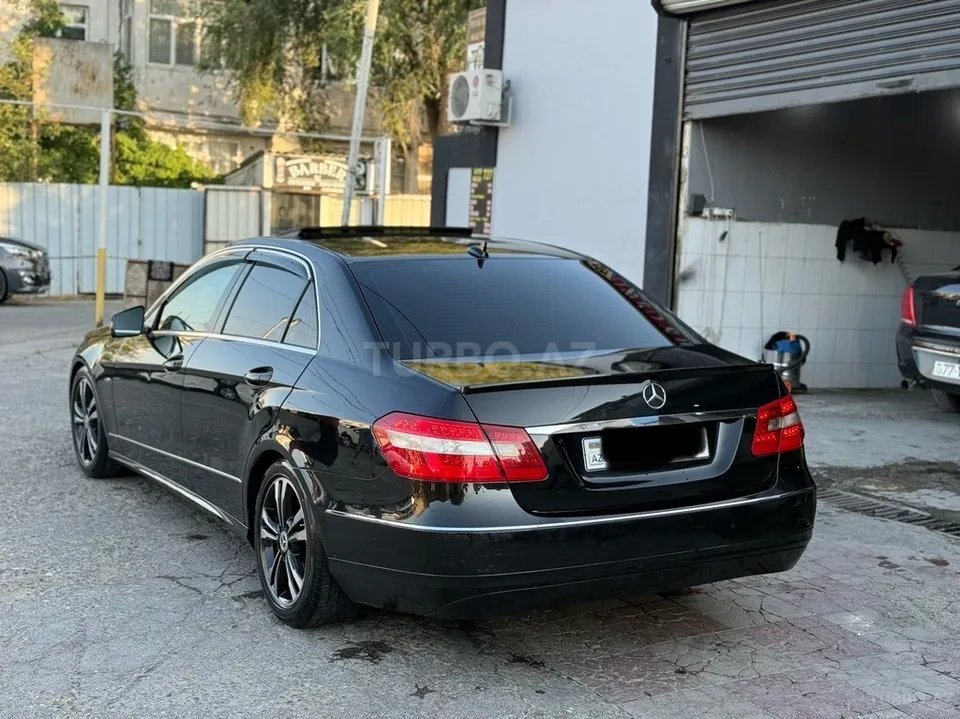 Mercedes E 220 — foto 3/4