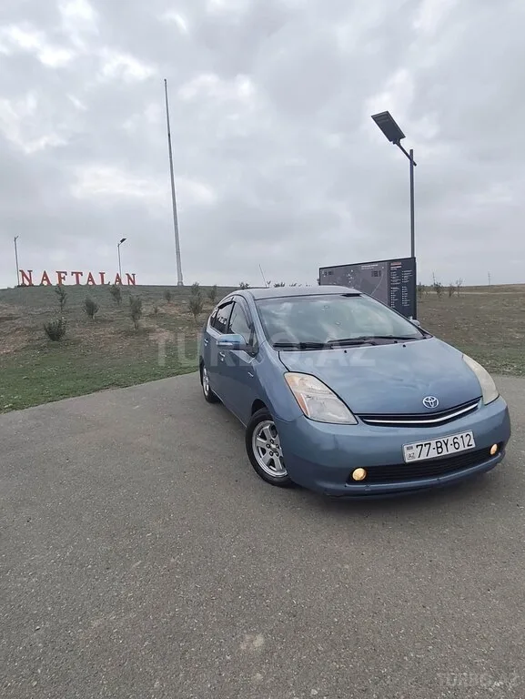 Toyota Prius — фото 1/4