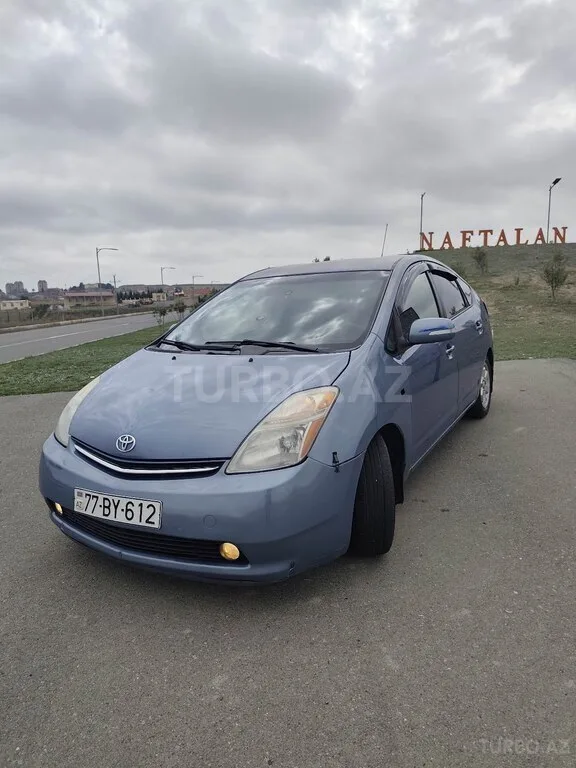 Toyota Prius — фото 3/4