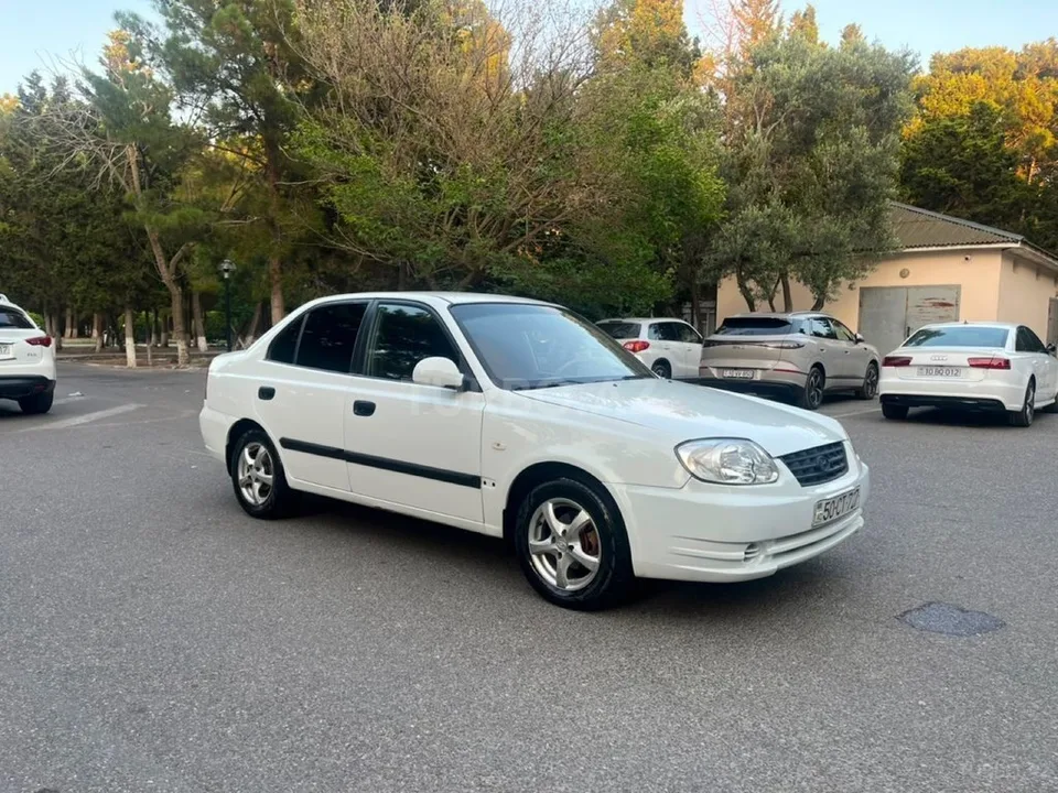 Hyundai Accent — фото 2/4
