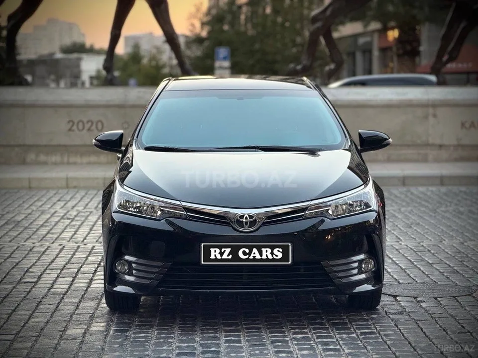 Toyota Corolla — фото 1/4