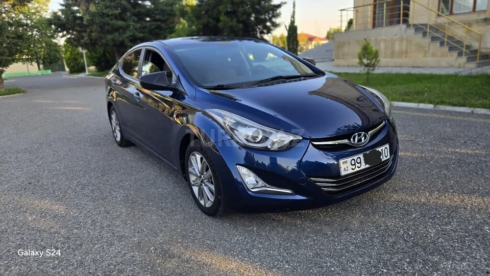 Hyundai Elantra — фото 2/4