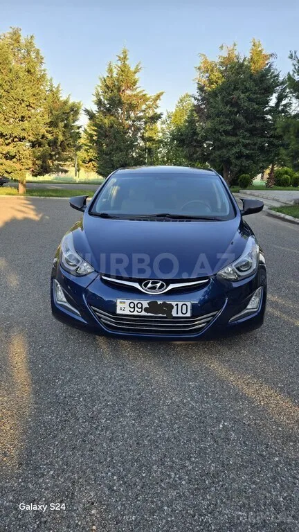 Hyundai Elantra — фото 3/4