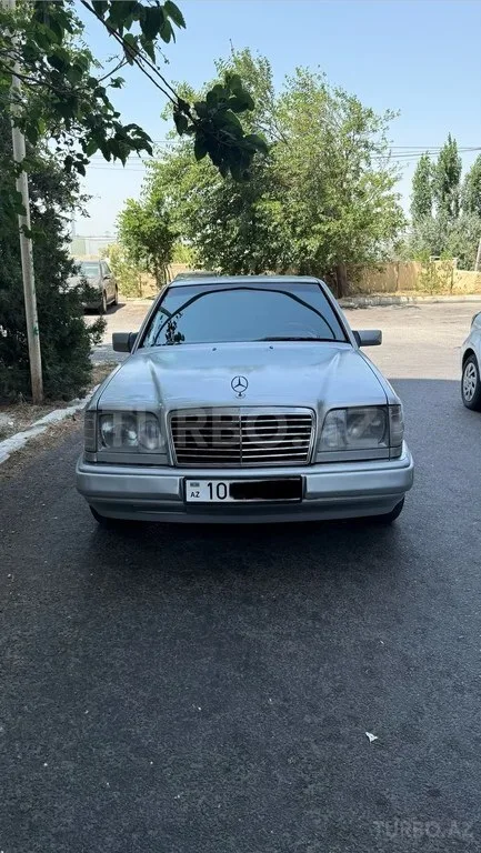 Mercedes 200 E — фото 1/4