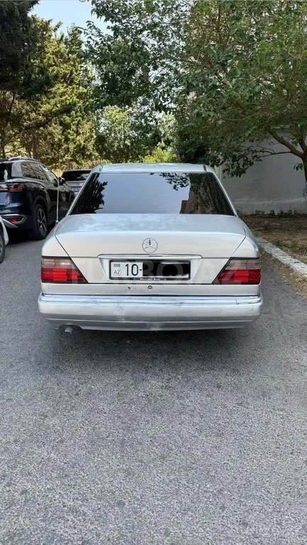 Mercedes 200 E — фото 2/4