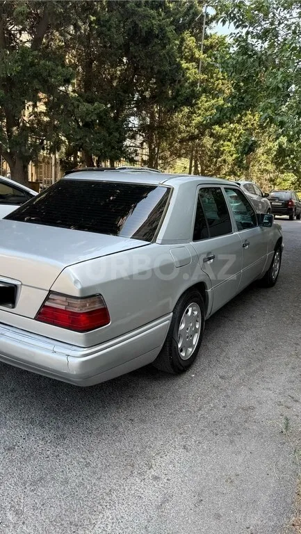 Mercedes 200 E — фото 4/4