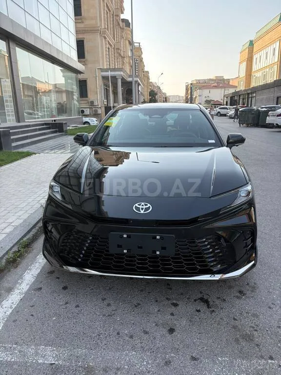 Toyota Camry — foto 1/4