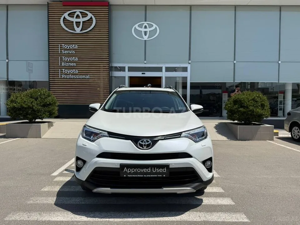 Toyota RAV4 — фото 1/4