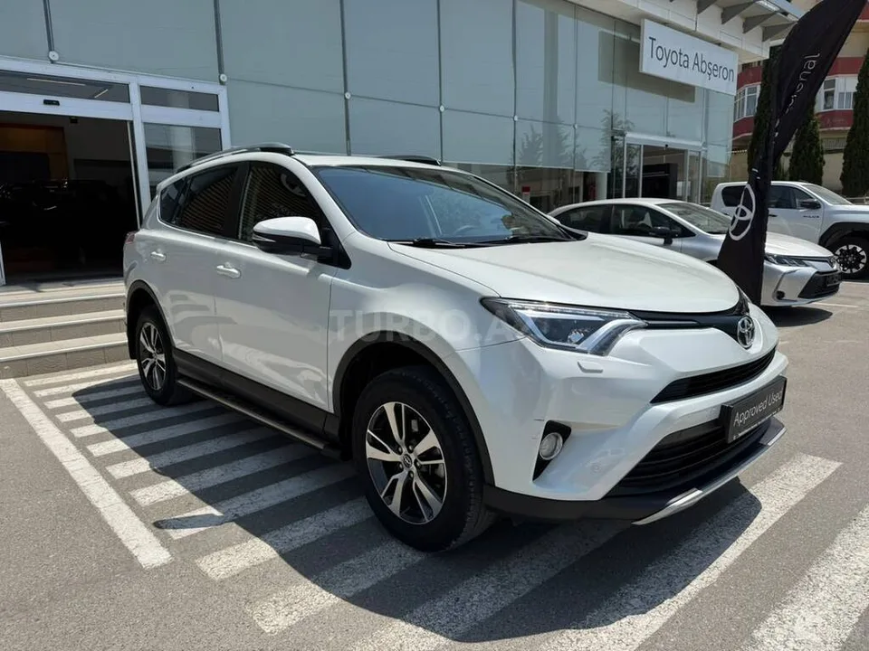 Toyota RAV4 — фото 2/4