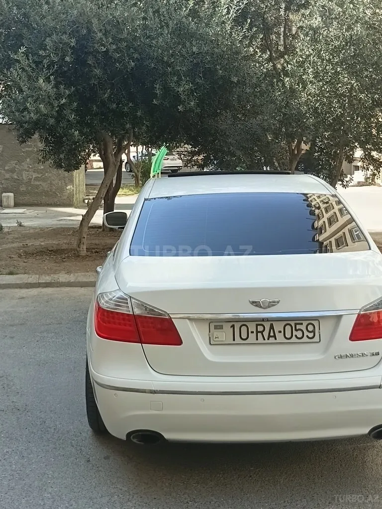 Hyundai Genesis — foto 2/4